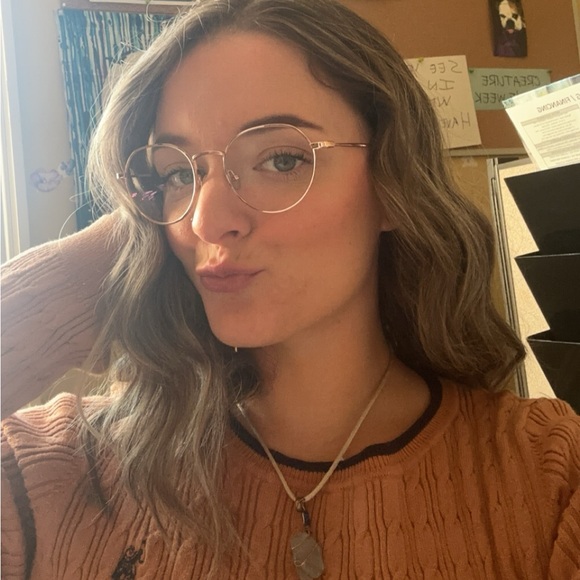 Meet your Posher, Cassie - Picture 4 of 4